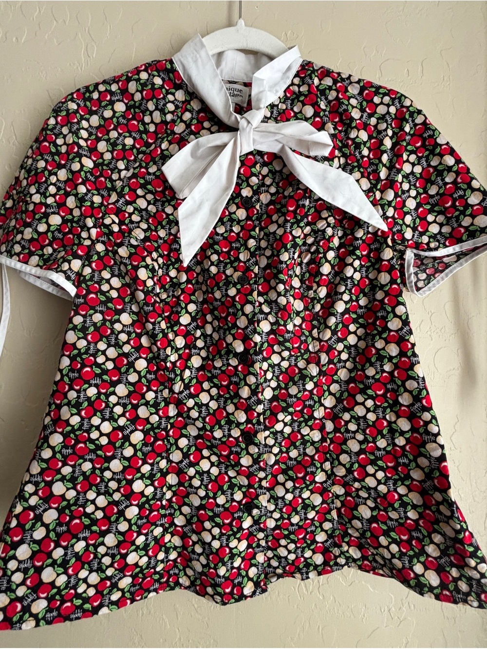 Unique Vintage Black Apple Print Blouse with White Bow Collar ~ Women’s 11/12